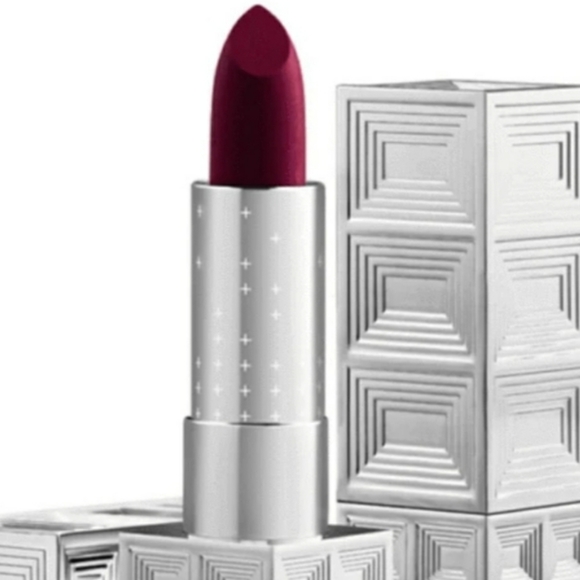 Belle En Argent Other - Belle En Argent Lip Color, Smoking On Screen